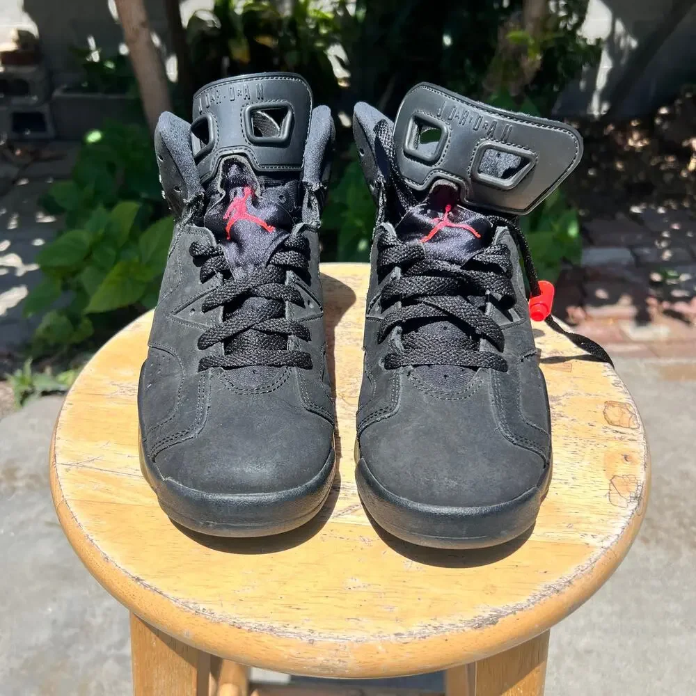 Nike Air Jordan 6 Retro 'Infrared' sneakers in black size 7Y